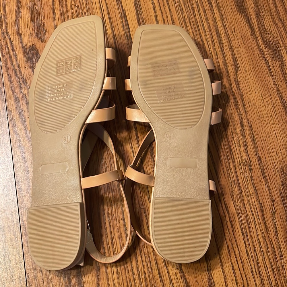 Journee collection, Alorra women’s strappy sandals, size 9.5. - Picture 5 of 5